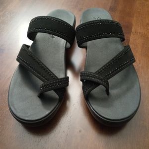 NWOT Skechers black sandals